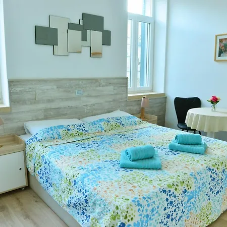 En-suite Rose On Rokova Street - 5 Min Walk To The Old Town Of Guest house Split