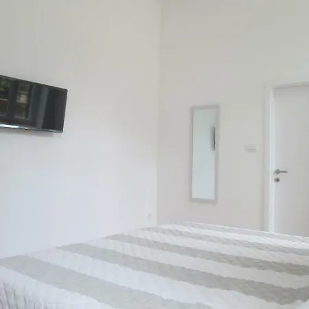 En-suite Rose On Rokova Street - 5 Min Walk To The Old Town Of Guest house