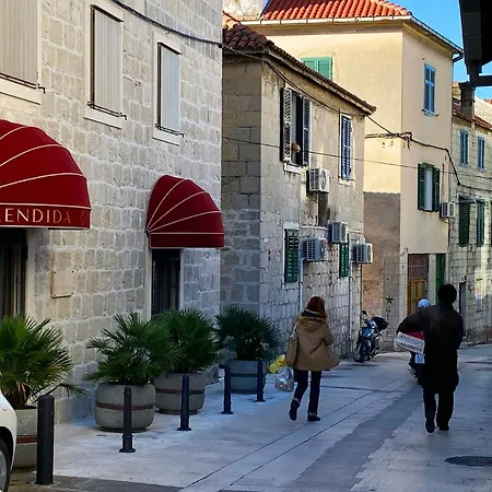 Πανσιόν στούντιο 18 τ.μ. με 1 ιδιωτικό μπάνιο σε κέντρο 4*